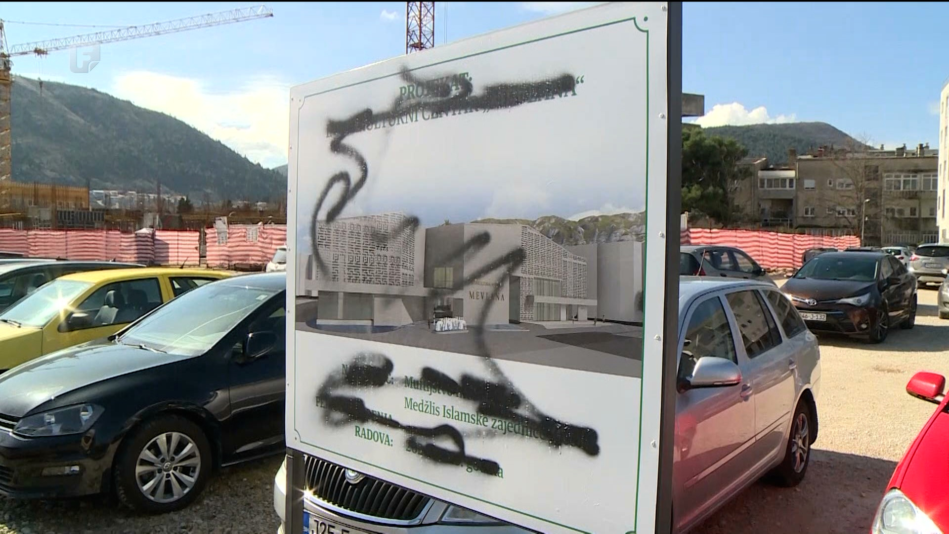Postavljena, a onda i išarana i oborena ploča podigla tenzije